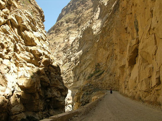 Wo sich die Cordillera Blanca und Cordillera Negra die Hand geben - durch den Cañon del Pato