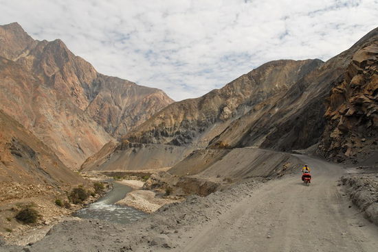 Fahrt durch eine atemberaubende aber unwahrscheinlich anstrengende Berglandschaft von Peru