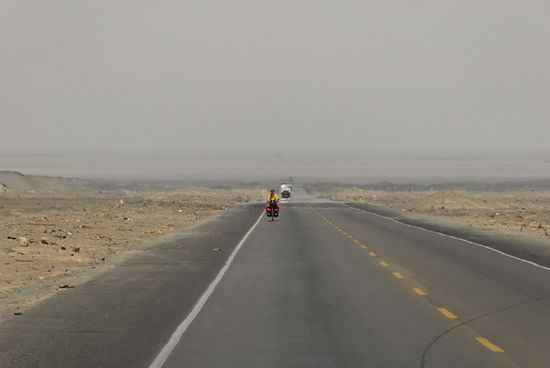 Auf dem Weg nach Trujillo, öde Wüstengegend an der Panamericana