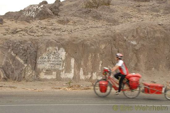 Auf dem Weg nach Chiclayo, mit Hinweis an der Strecke auf ein Fahrradfreundehaus