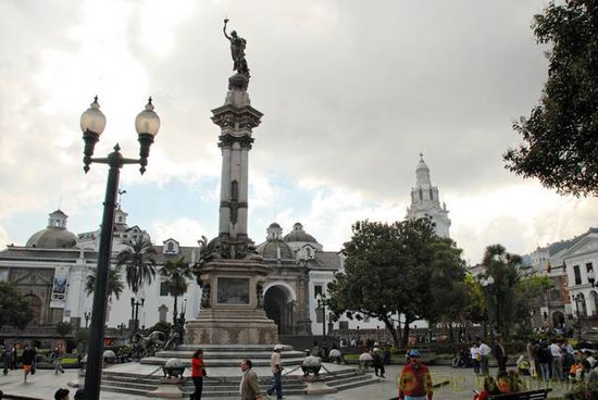 Plaza de Santo Domingo, Quito