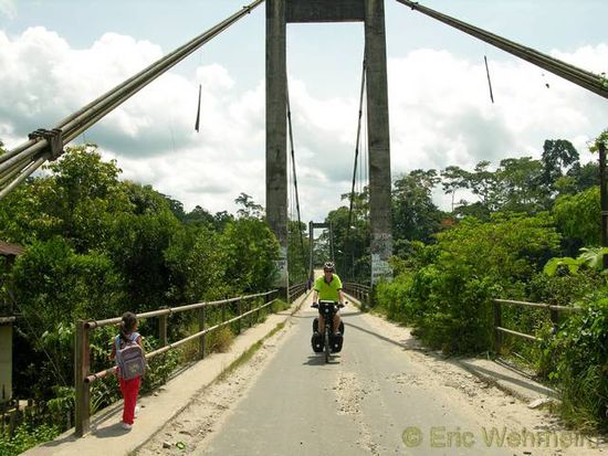 Brücke über den Fluss Napo