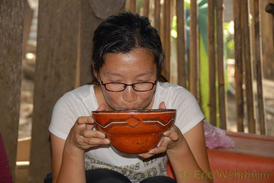 Mun Suk beim Chicha trinken