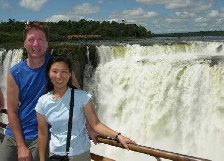 vor den Iguazu Wasserfaellen