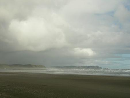 Meer + Strand + Wolken