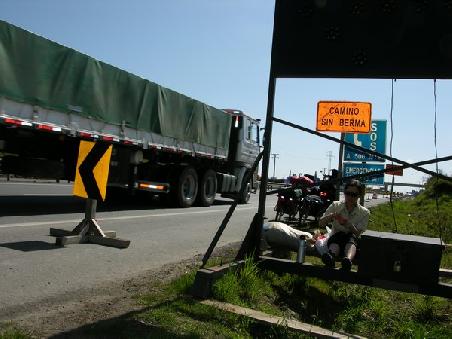 gemütliches Picknick an der Autobahn