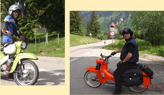 Links:   Stoney am Riedberg - Paßschild
Rechts: Rainer kurz vor dem Aufbruch