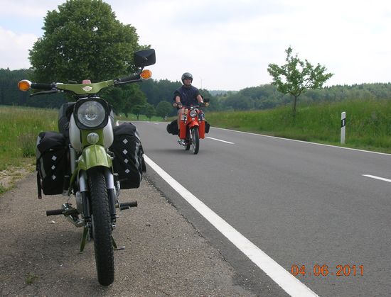 Stoney wartet oben am Berg.
"Notlaufeigenschaften eines LT Motors ausgetestet"
Auch nach doofen Tankfehler läuft die Kiste noch zuverlässig.
