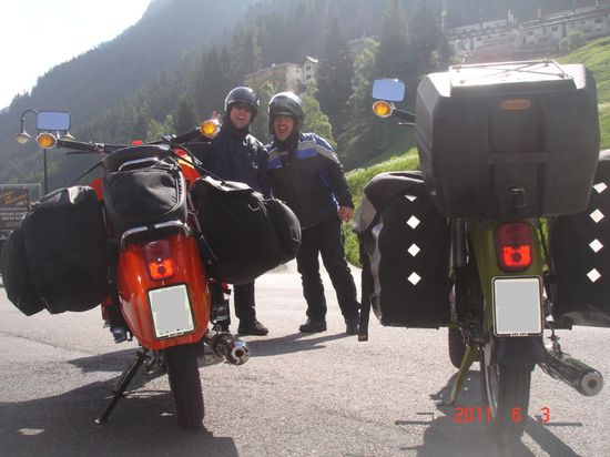 Fette "Mopedärsche" ... oder "Mann" sind die breit ...