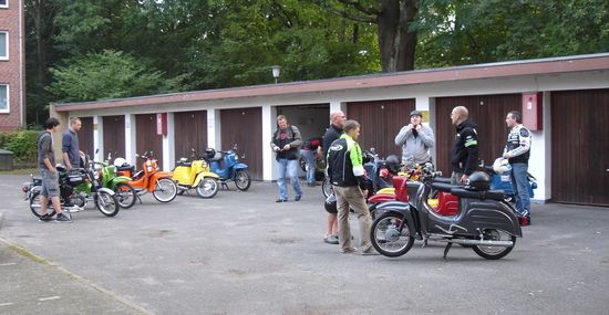 Bei der Abfahrt waren in Summe sicher 1000 ccm Simson unterwegs.