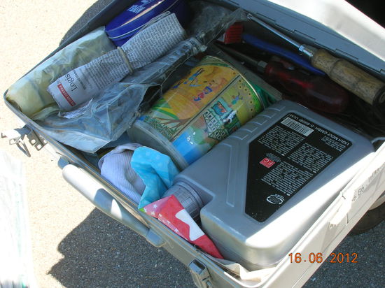 Man beachte das üppige Werkzeug!