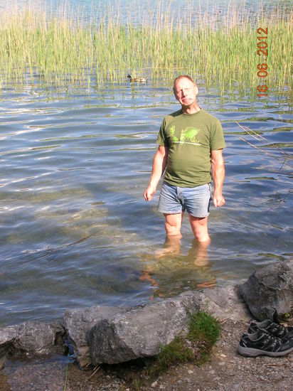 Der Mann vom Wasseramt prüft die Wasserrqualität
(Der Gesichtsausdruck sagt alles)