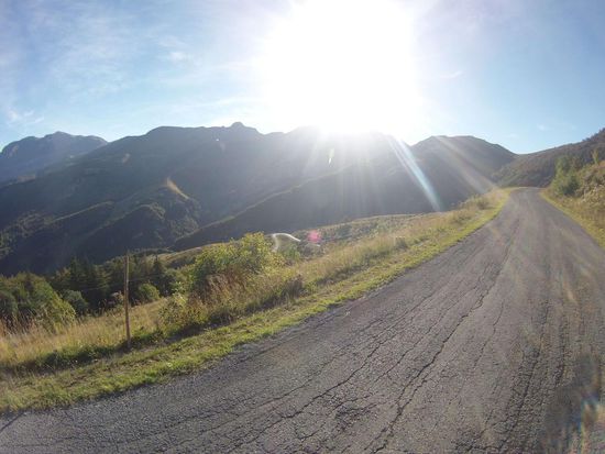 Dem Pass und der Sonne entgegen