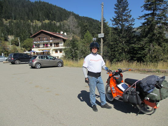 Flaps auf mit den letzten Tropfen Sprit auf dem Col de Turini