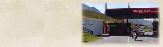 Bergseite der Mautstation