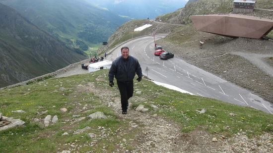 Im Hintergrund das rechts oben Timmelsjoch Museum mit Eishohle