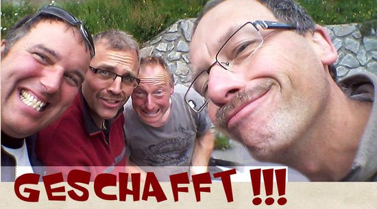 4 glückliche Pappnasen