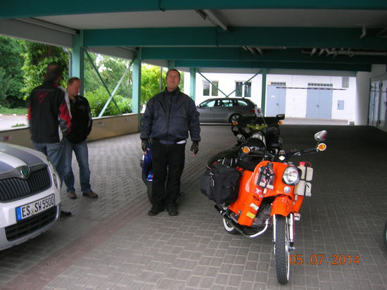 Abwarten und Schoki essen.