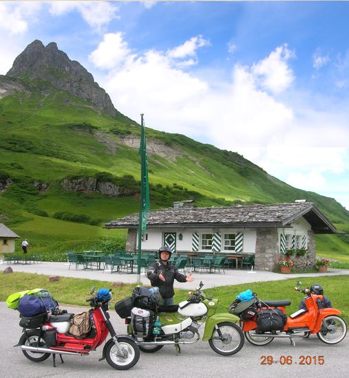 Wildgrubenspitze im Hintergrund. Im Vordergrund die DDR Packtiere