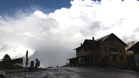 Ankunft es Kracht und Blitzt