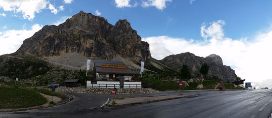 Die Passhöhe in der Totalen