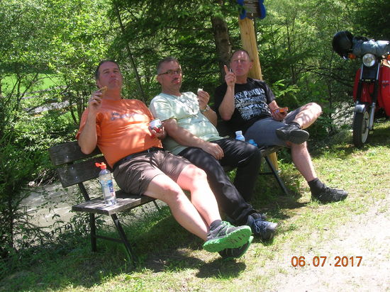 Hartwurst, Dosenrurst und Käse.