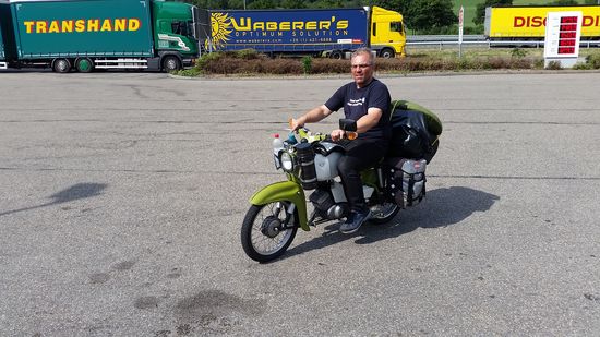Testfahrt auf dem Vorplatz der A8 Tanke in Grübingen "Geisterfahrer"