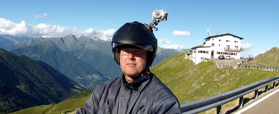 Foto in Richtung Norden.  Eine Action-Cam am Helm sieht immer scheiße aus!!! 