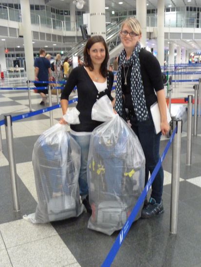 Das war noch vor den Traenen...
Aber bitte beachtet die Groesse der Rucksaecke 