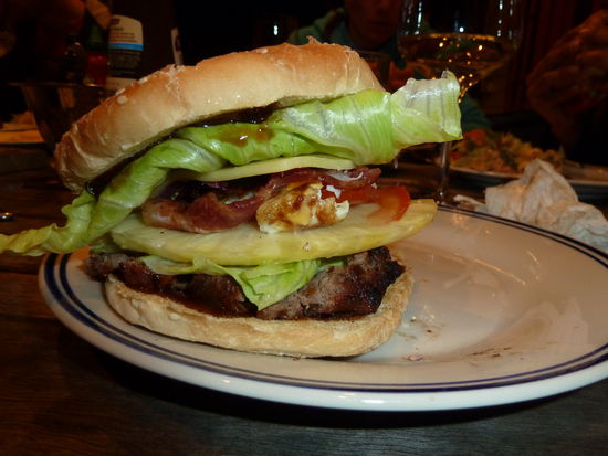 unser erster Burger with a lot - quasi Burger mit allem drin was geht 
war echt sau lecker... mmmhhh...