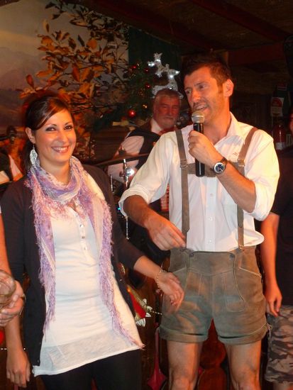 Ja ja - die Kathi wurde als echtes bayrisches Maedel natuerlich zum jodeln auf die Buehne geholt 