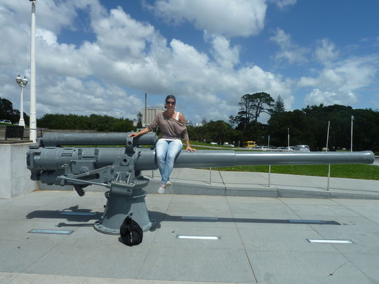 Kathi schwer bewaffnet 