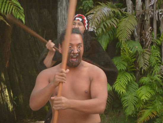 Besuch im Maoridorf - das war bei der offiziellen Begruessungszeremonie