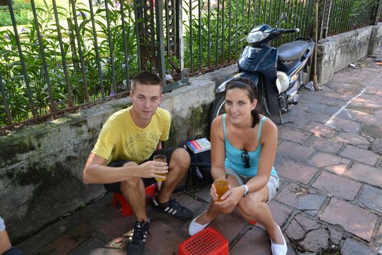 Gruener Tee in Hanoi! (kostet 10 Cent pro Stueck)