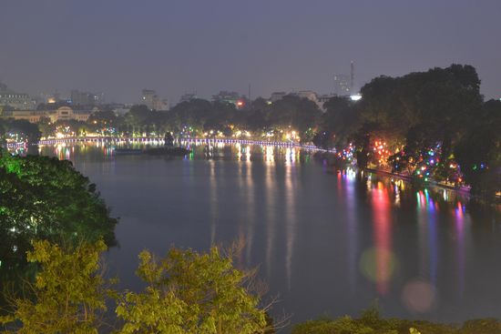 Hoam Kiem See bei Nacht