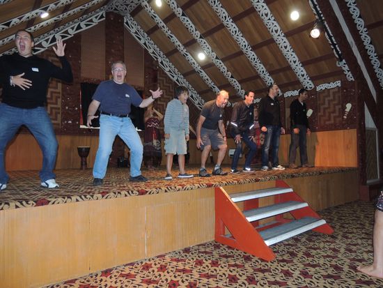 Michaell beim Haka-Tanzen