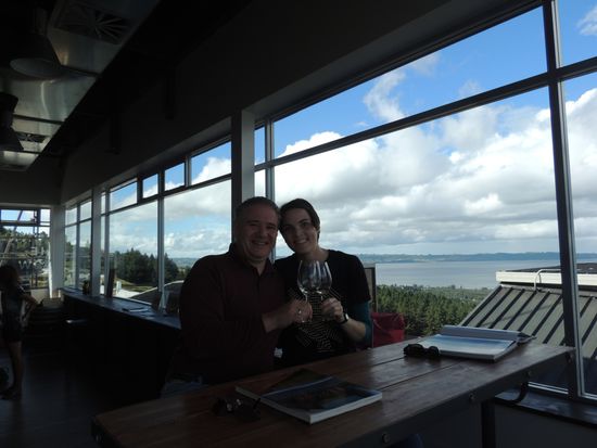 wir 2 beim Wine Tasting in Rotorua