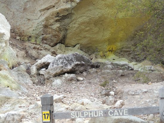 Die Schwefelgrotte ...