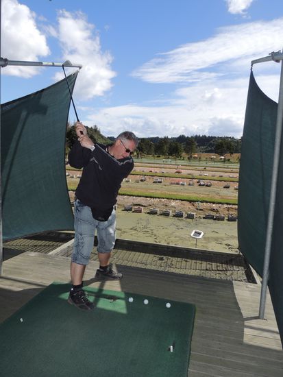 Einen der drei Bälle wird er wohl treffen ...