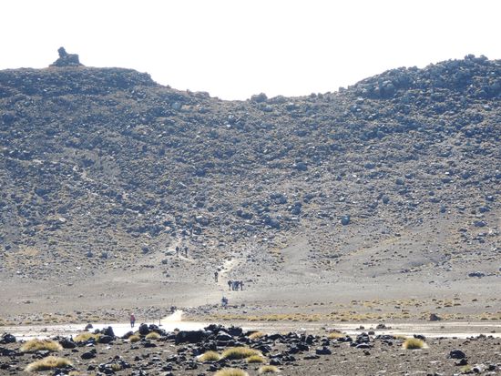 Das Ende des Southern Crater. Hier geht es hinauf zum höchsten Punkt der Wanderung ...