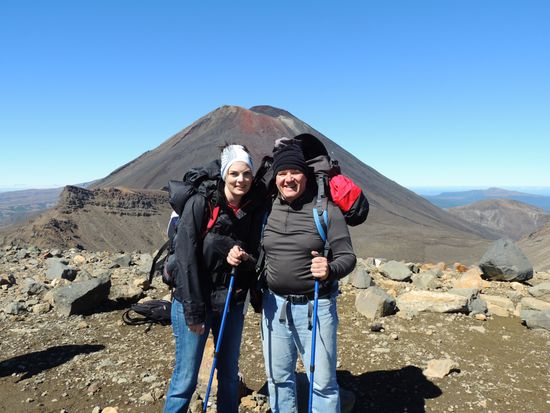 Der Aufstieg ist geschafft, im Hintergrund der Mt Ngauruhoe.