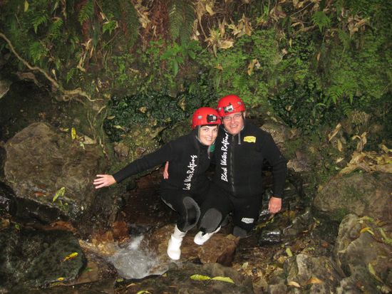 Geschafft!! - wir zwei beim Verlassen der Höhle, wieder zurück im Tageslicht - noch voller Adrenalin und überglücklich