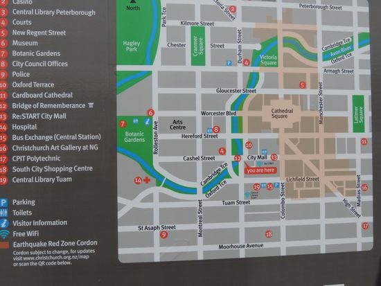 Die Innenstadt von Christchurch rund um die Kathedrale ist nach den Erdbeben von 2010 noch immer gesperrt (siehe rosa hinterlegte Fläche).