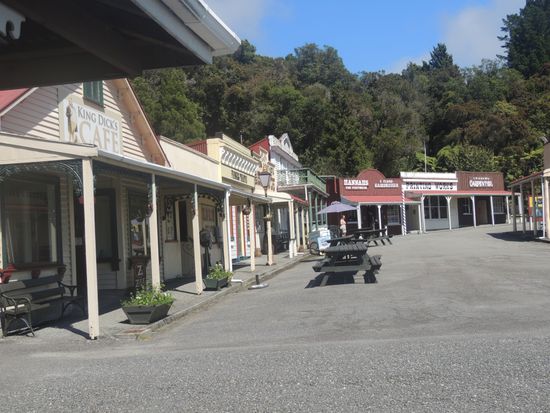 Im Stadtkern reihen sich Läden und Handwerker aneinander.