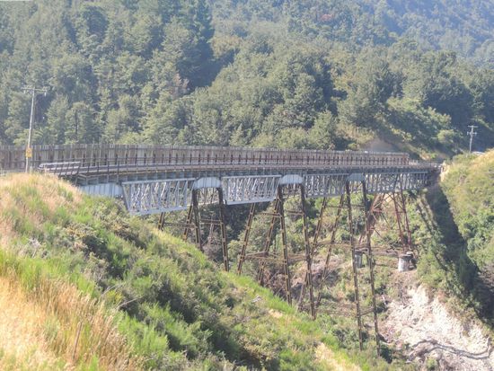 Auf dem Weg durch das Gebirge sind in Summe drei solcher Viadukte zu überwinden.