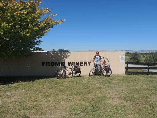 2. Station der Radtour: Weingut FROMM. Ergebnis: Riesling Spätlese 2008 MARLBOROUGH (eher was für Michael )