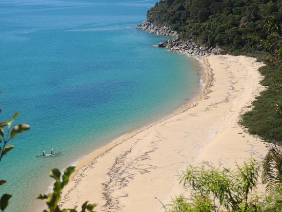 Buchten, die man zwar vom Wanderweg sieht, die jedoch nur per Kayak zugänglich sind.