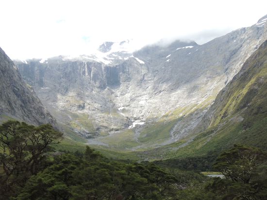Ein Eiszeit-Becken vor der Einfahrt in den Homer Tunnel.