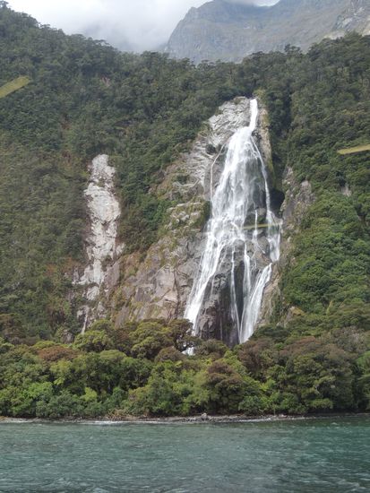 Milford Falls, direkt bei der Hafenausfahrt