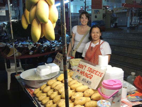 Eva, frische Mangos und die "Sticky Rice Queen" auf der Silom Road.